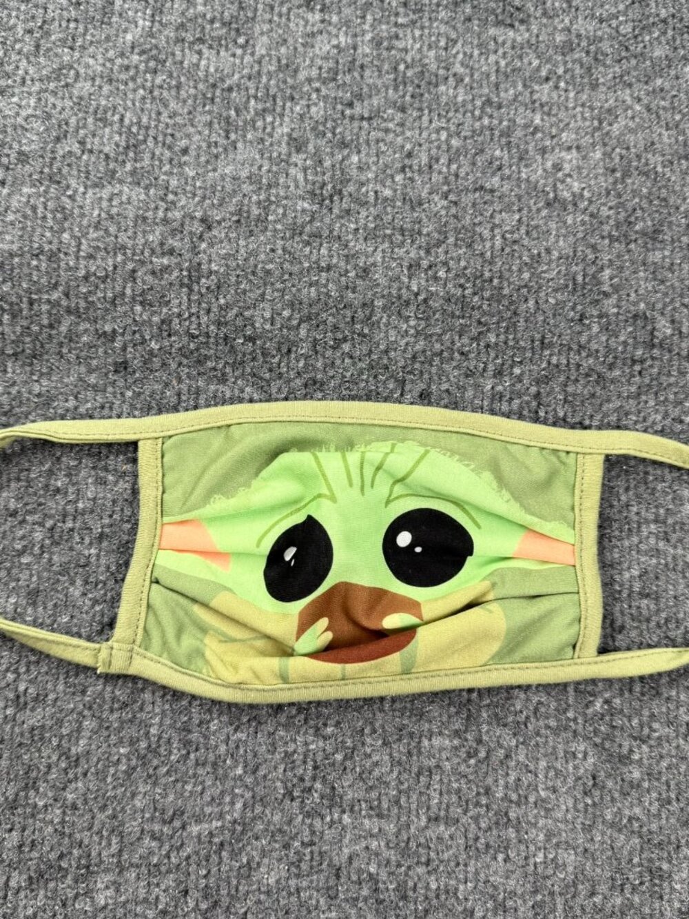Disney Star Wars The Mandalorian Grogu Baby Yoda Face Mask Covering Green sz XL